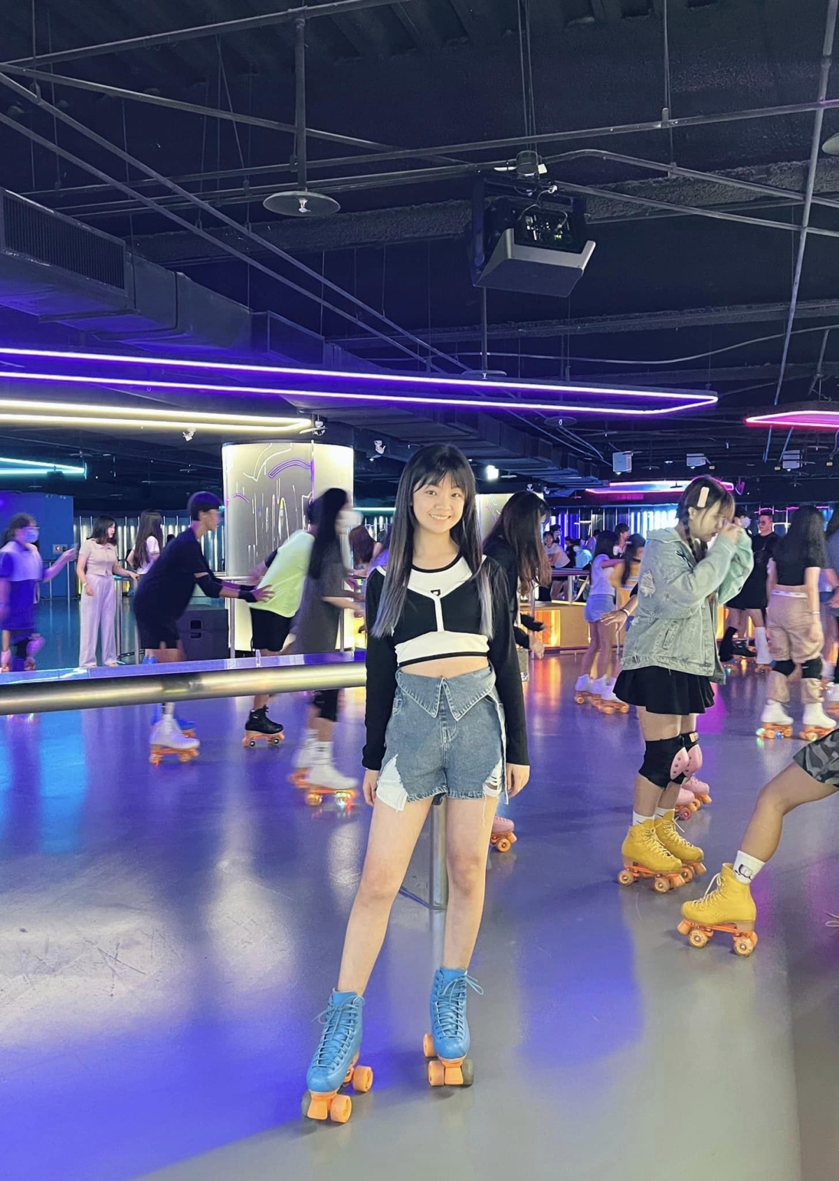 「小嘉玲」吳以涵筷子腿相當吸睛。