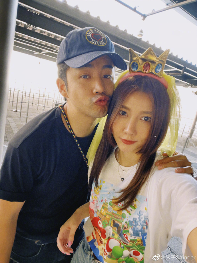 弦子和老公李茂結婚後過得相當恩愛甜蜜。