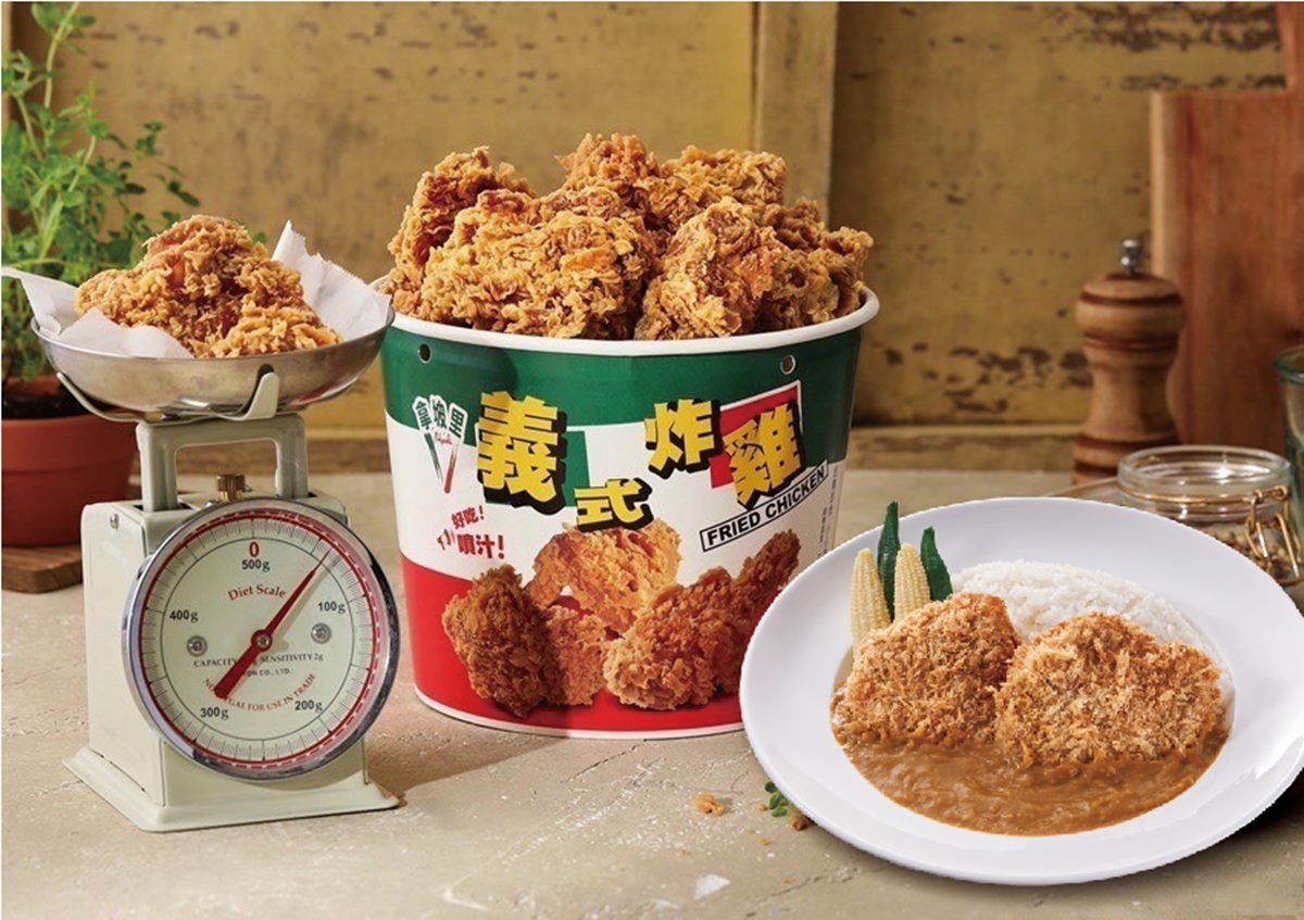 拿坡里夏季新品咖哩飯系列,以招牌炸物和咖哩為主體,誘人食慾。