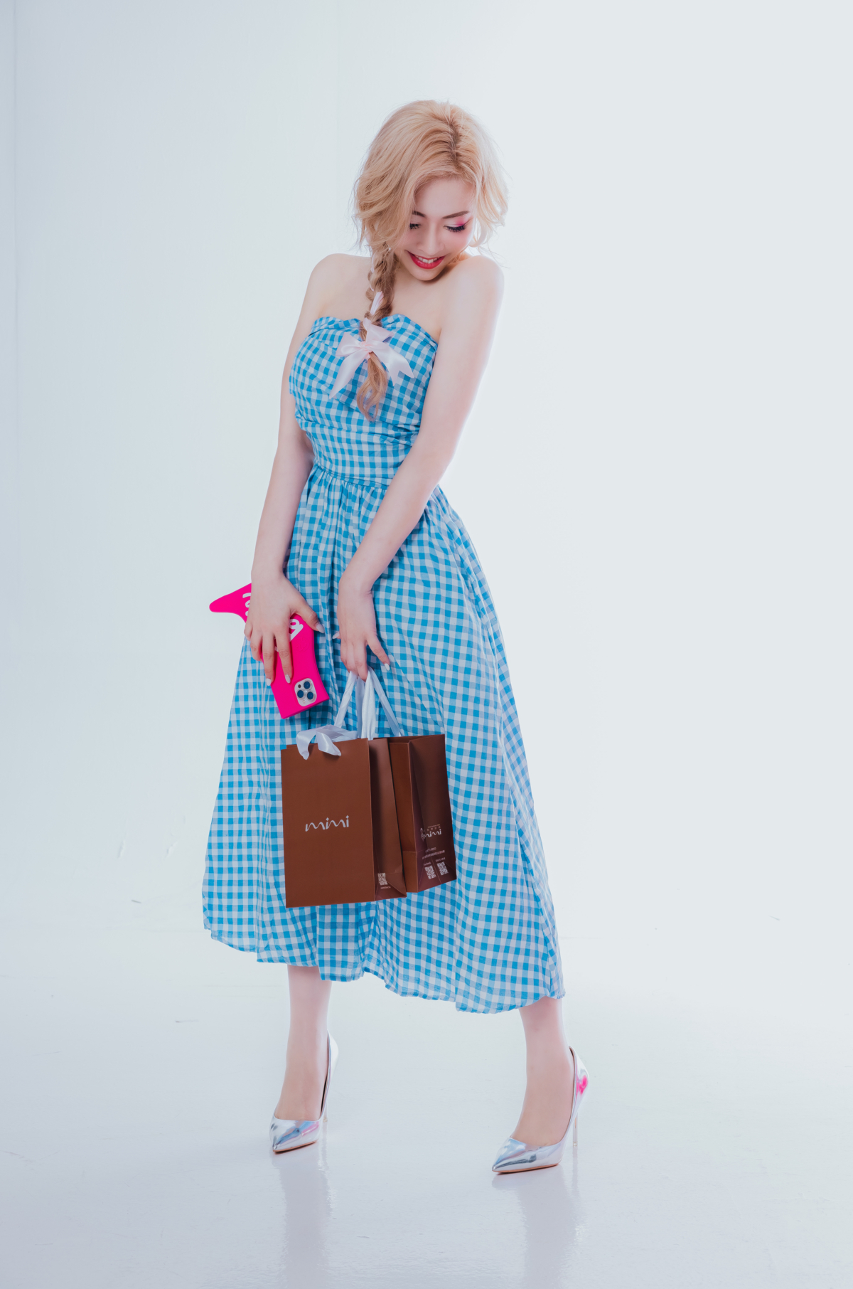 把自己打扮的漂漂亮亮，也是女性展現自信美的一種，呼籲女人都應該要多愛自己一點。