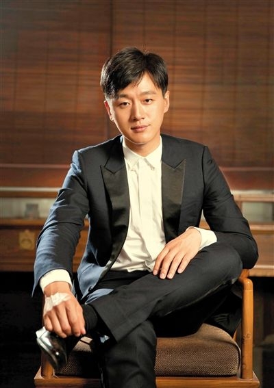 佟大為在《玫瑰故事》飾演劉亦菲哥哥。