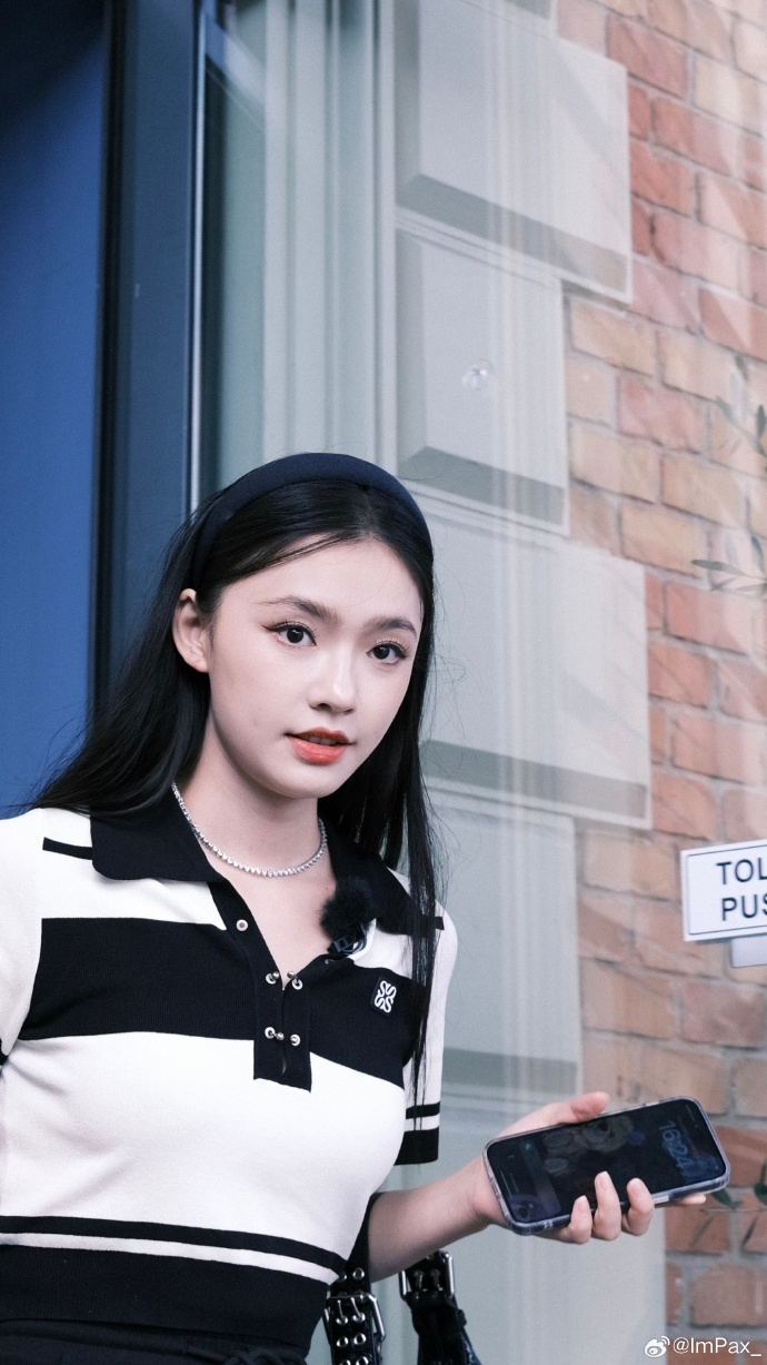 新生代女神林允也參與了《中餐廳7》。