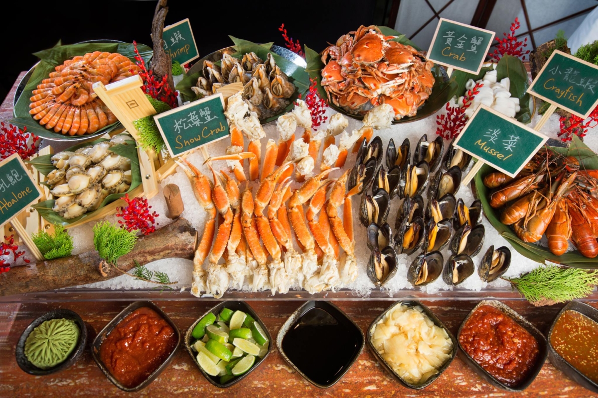 「文華 Café」擁有許多新鮮的魚蝦貝類,以及少見的海膽握壽司,海鮮控到這裡一定會很開心!
