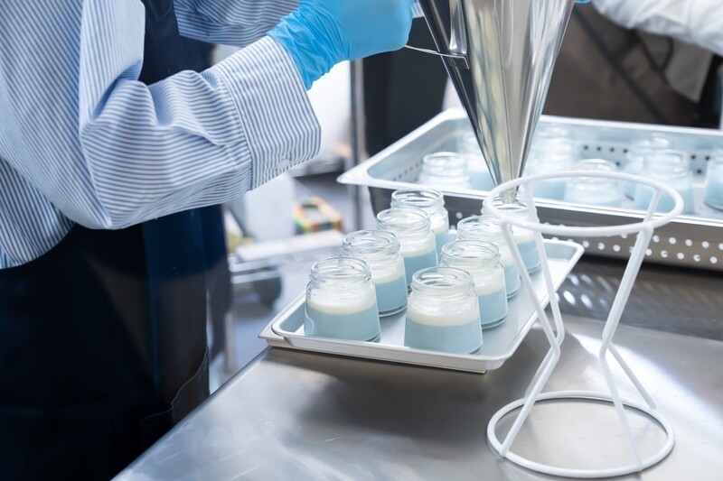 藍白相間的布丁看起來夢幻又可愛。