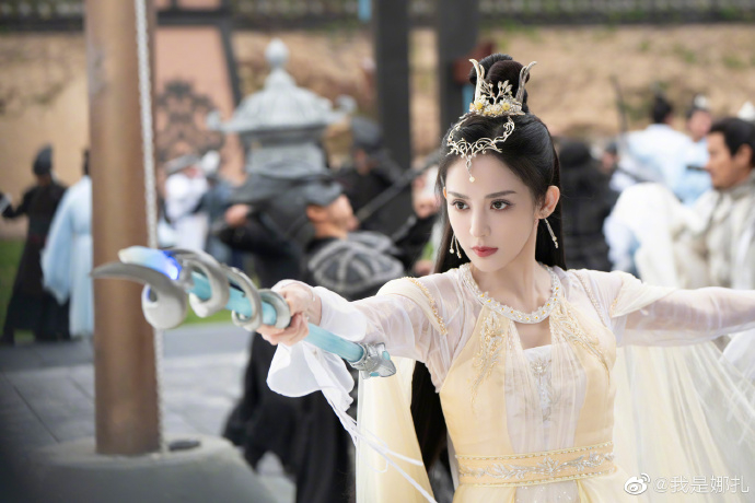 古力娜扎亮眼的美貌總能輕鬆駕馭不同的古裝扮相。