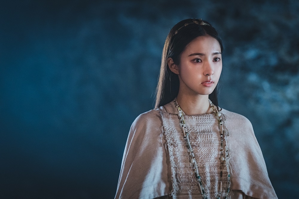 韓國史詩奇幻鉅作《阿斯達年代記:阿拉姆恩之劍》講述阿斯達國王「妥坤」登基八年後的嶄新故事,
