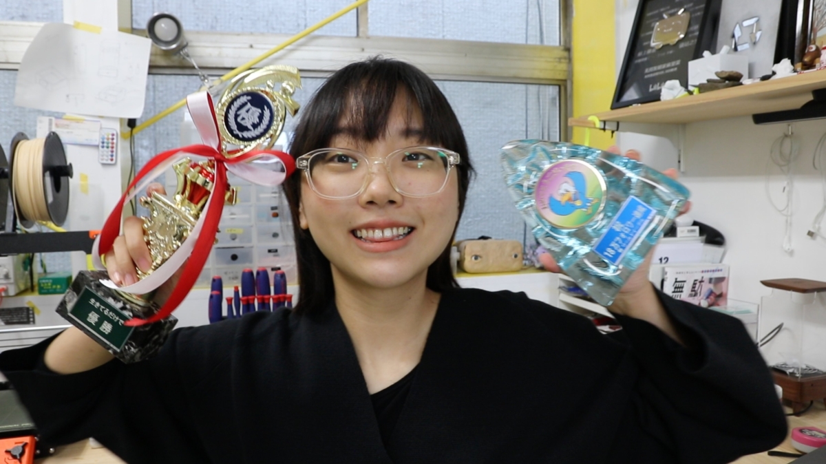 藤原麻里菜為自己訂做獎盃