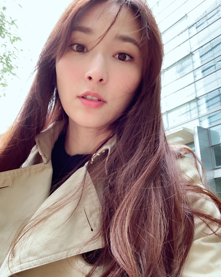 吳佩慈當年以「九頭身美女」封號在台灣出道