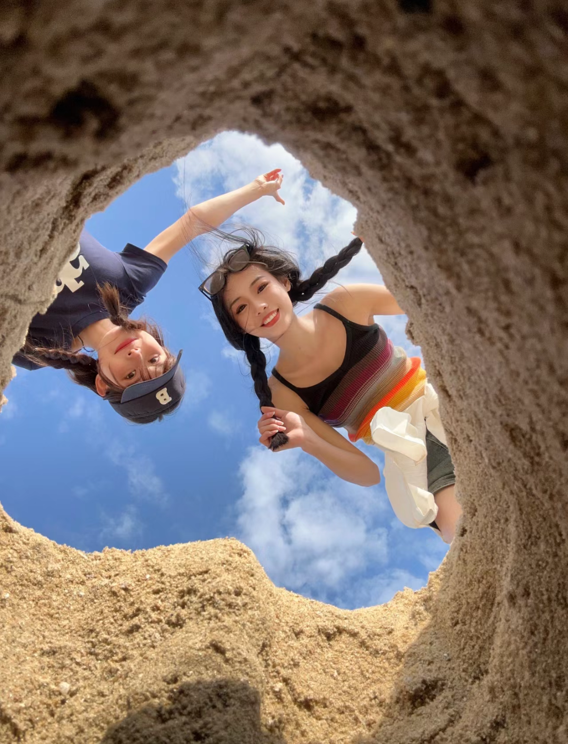 海邊拍照技巧1：沙灘愛心拍照法