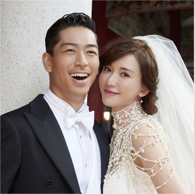 林志玲、Akira姊弟戀修成正果，跨國婚姻超浪漫。