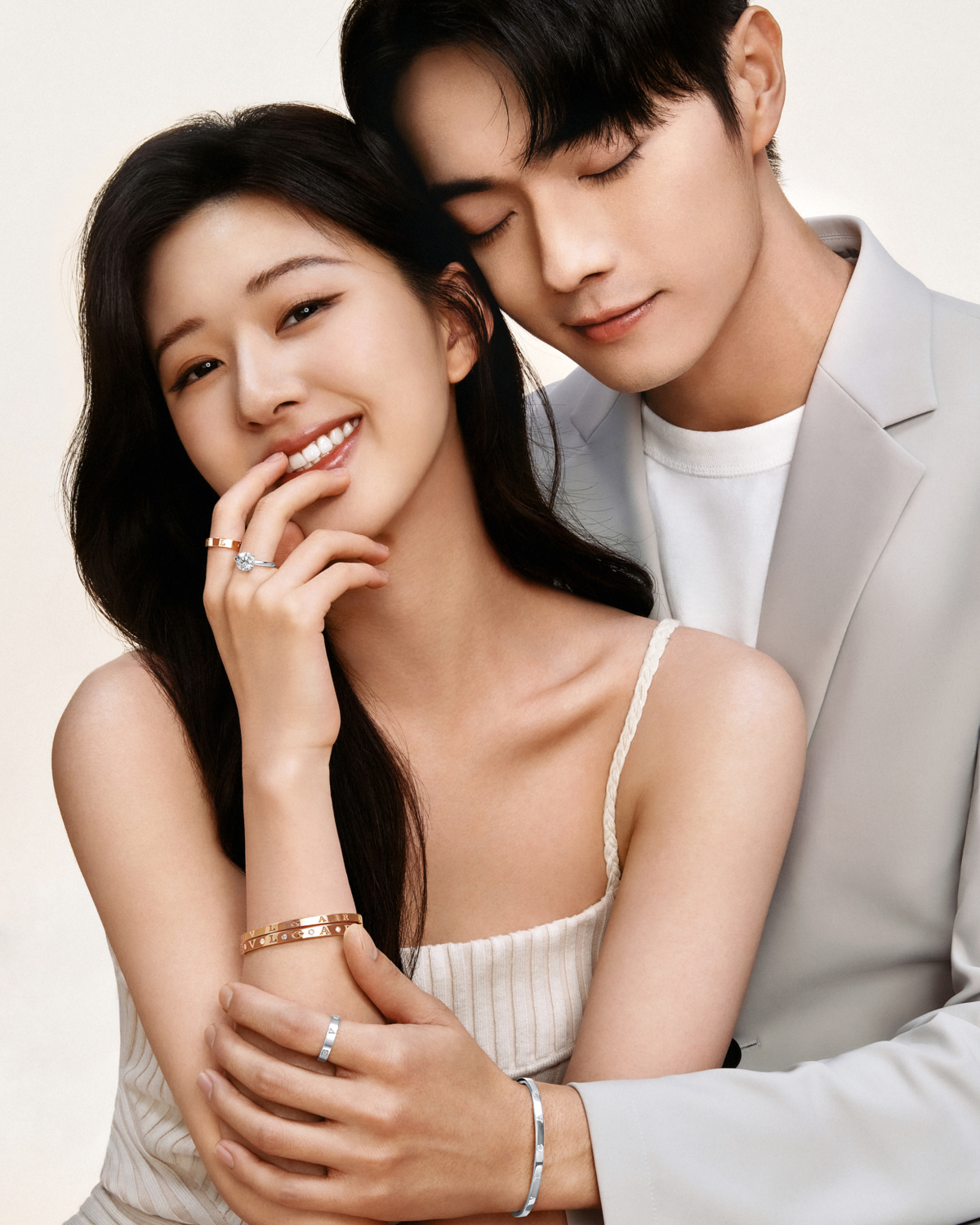 寶格麗品牌形象大使趙露思與寶格麗品牌形象大使許凱共同演繹BVLGARI BVLGARI系列珠寶及ROMA AMOR系列鑽石婚戒