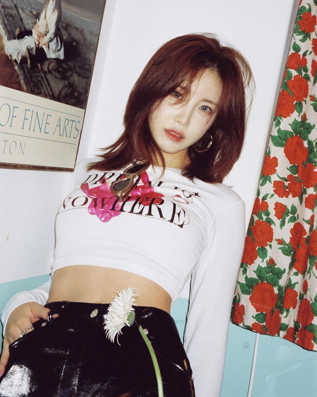 儘管她的身材維持窈窕纖細,傲人的D罩杯上圍不僅沒有縮水