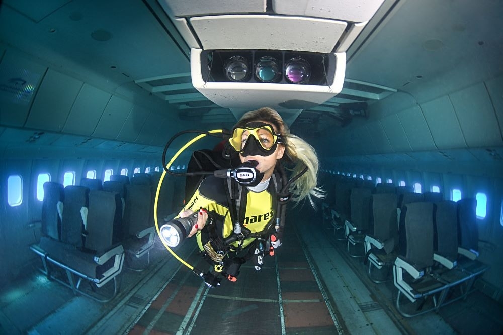 潛水者可以進入客艙探險和拍照