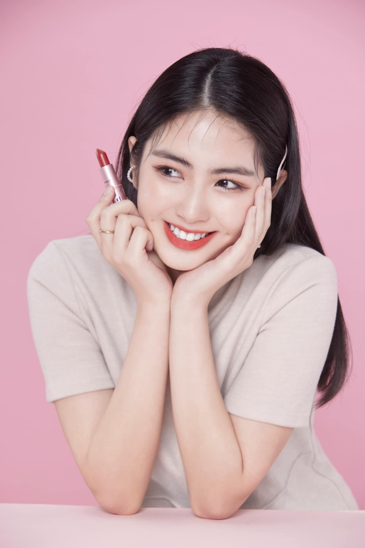 外型亮麗的雷嘉汭曾經踏入選美圈。