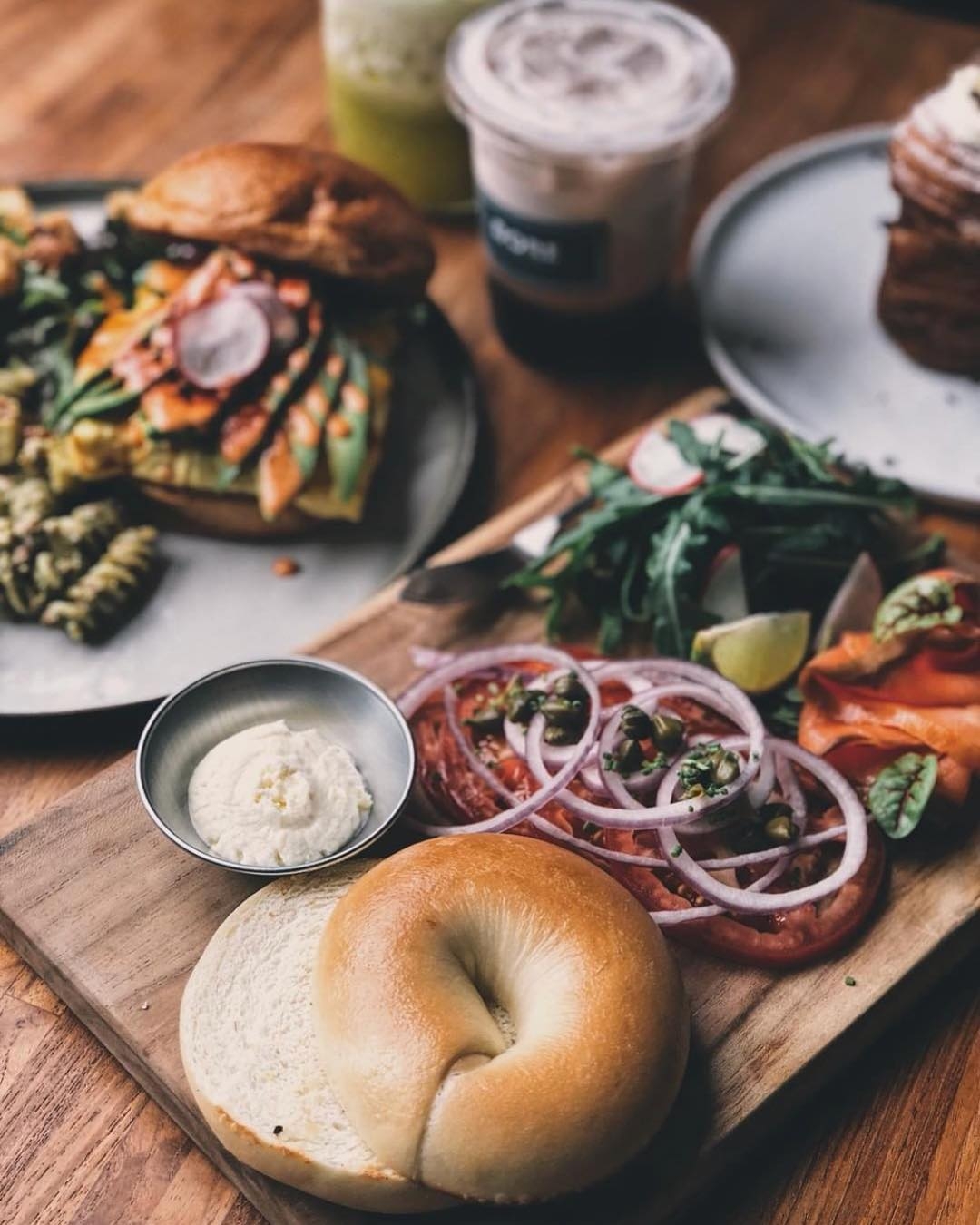 來到「多爾法式烘焙」，早午餐也可選擇燻鮭魚、貝果。