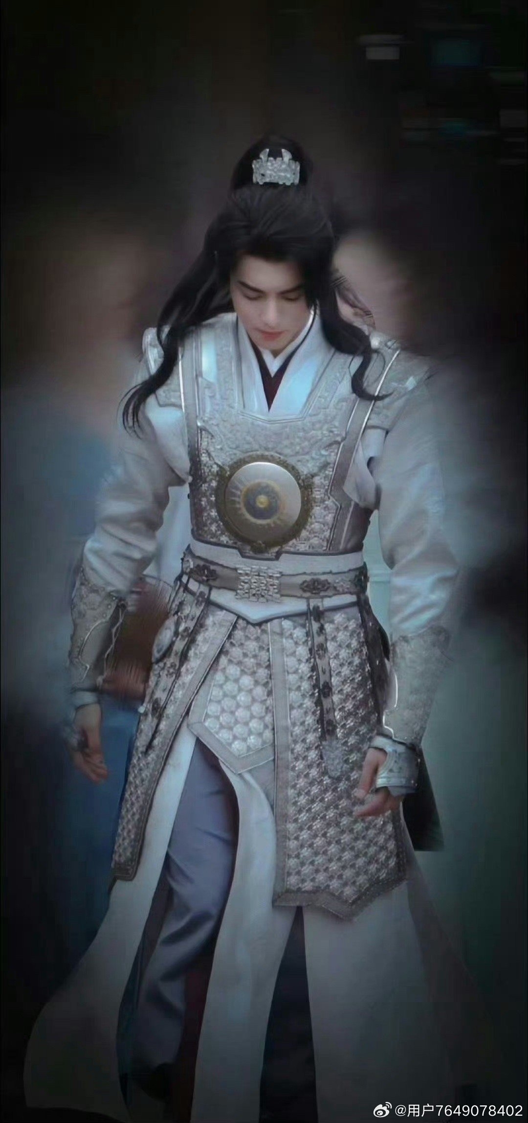 《大奉打更人》王鶴棣白色鎧甲帥氣逼人。