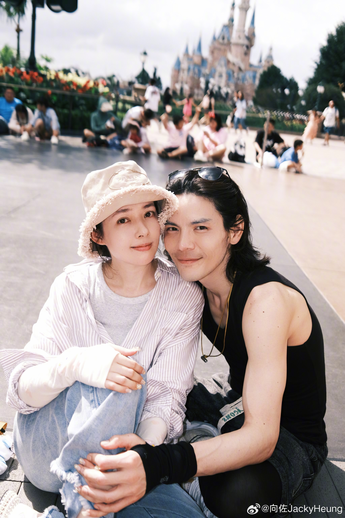 郭碧婷與向佐曬恩愛。