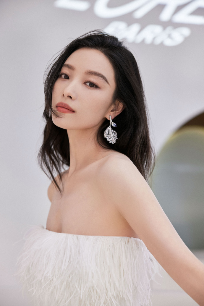 倪妮美麗率真的魅力吸引許多粉絲關注。