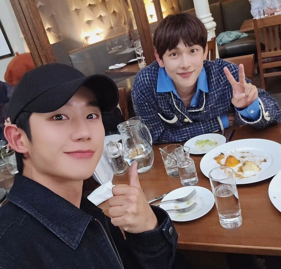 任時完、丁海寅開心合照