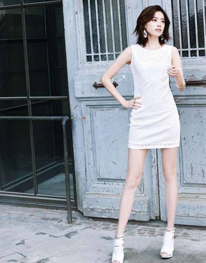 韓孝周身材高挑纖細,擁有一雙修長美腿。