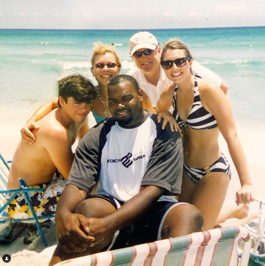 Michael Oher一直以為自己是這個白人家庭的一份子