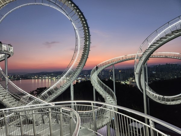 SPACE WALK獲封為可以走的雲霄飛車