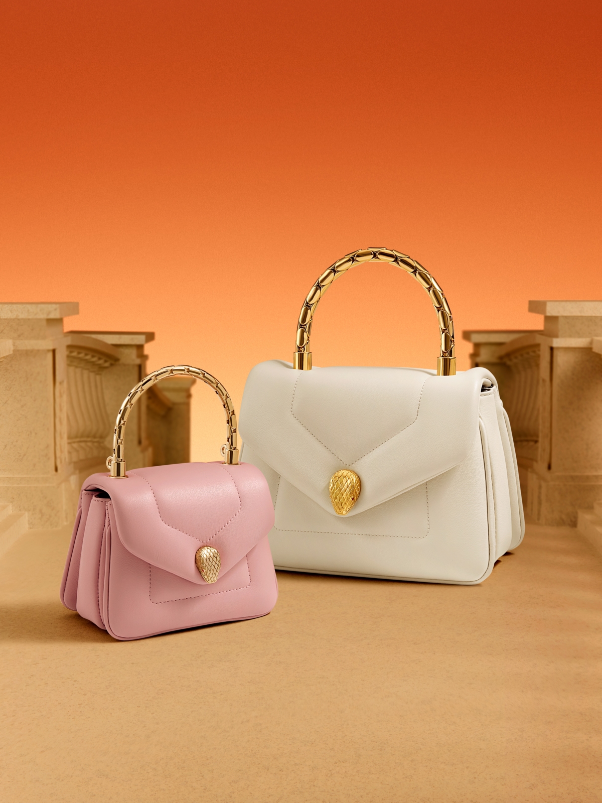 BVLGARI SERPENTI REVERSE粉色小牛皮與象牙蛋白石色迷你手提包 七夕限定款，價格店洽。