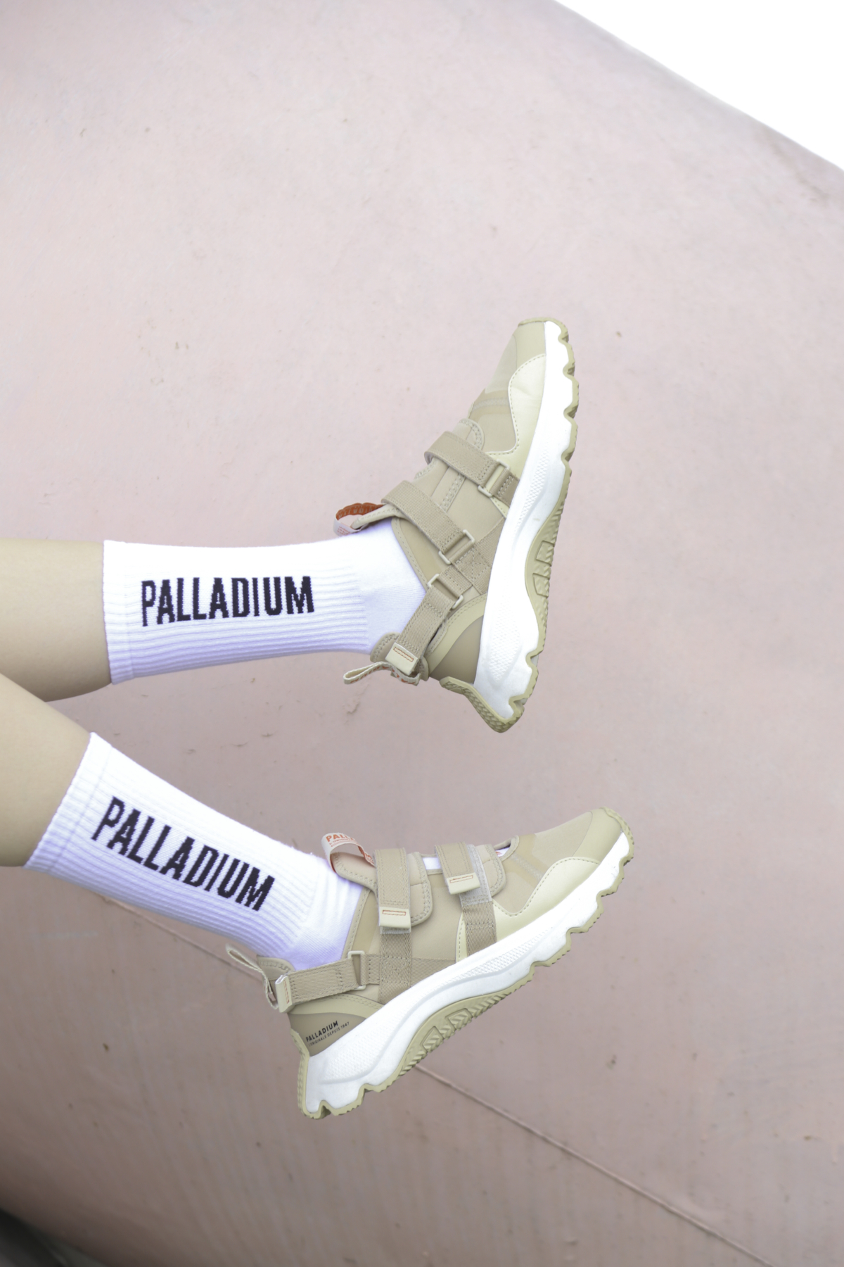 THUNDER LO STRAP三型一體閃電概念鞋(UNISEX)奶茶配色 售價：NT$2,780