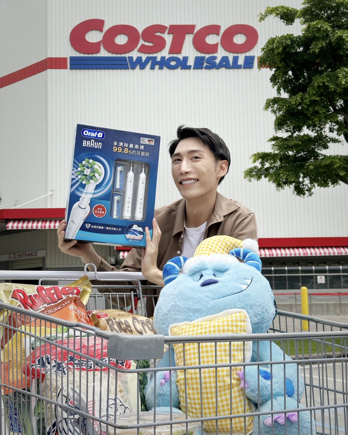 小吳以拍攝開箱、評點和美食影片走紅