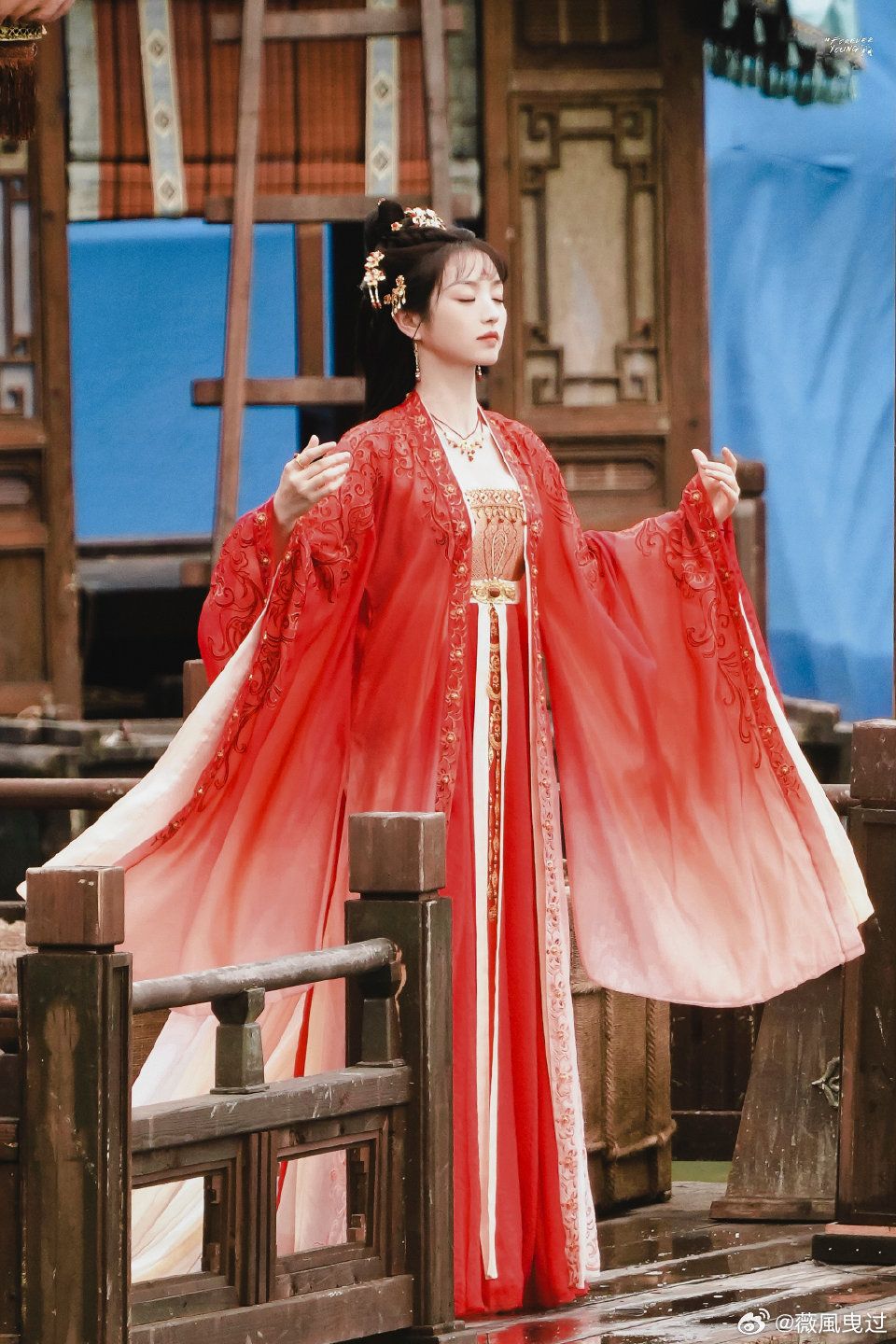 《大奉打更人》田曦薇從頭到腳都很華麗。