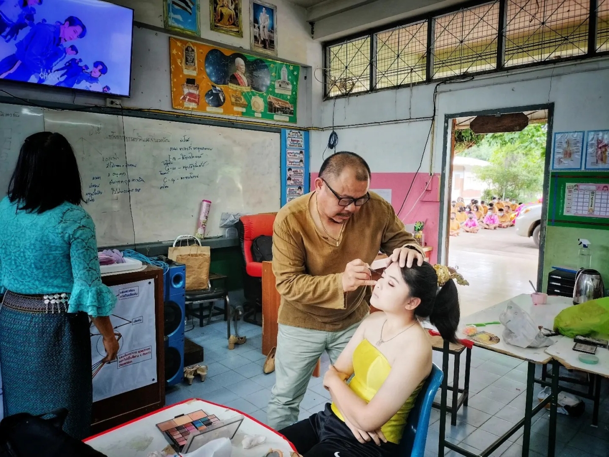 爸爸會陪女兒一起去化妝外拍