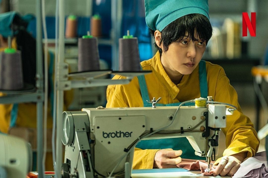 高賢廷演出中年版本的「金某美」。