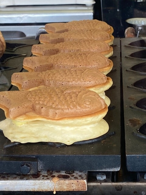 日本最厚鯛魚燒的肥美側面圖