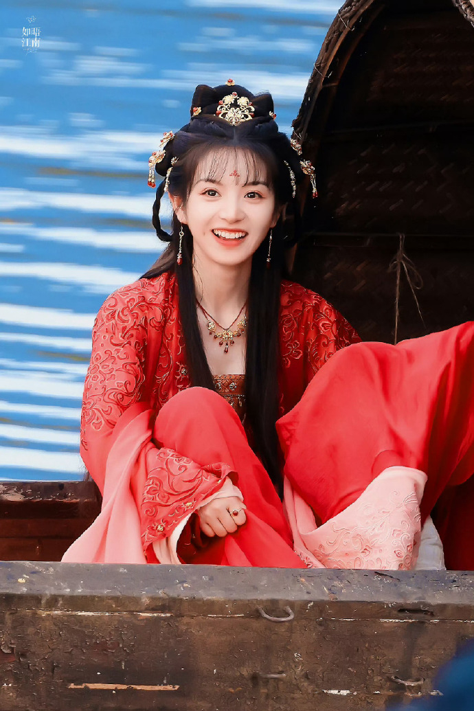 《大奉打更人》田曦薇露出招牌甜笑迷死人。