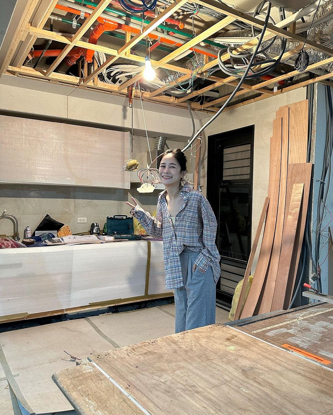 百萬網紅美食水水「千千」於本月5日在頻道PO出自己的新家裝潢開箱影片