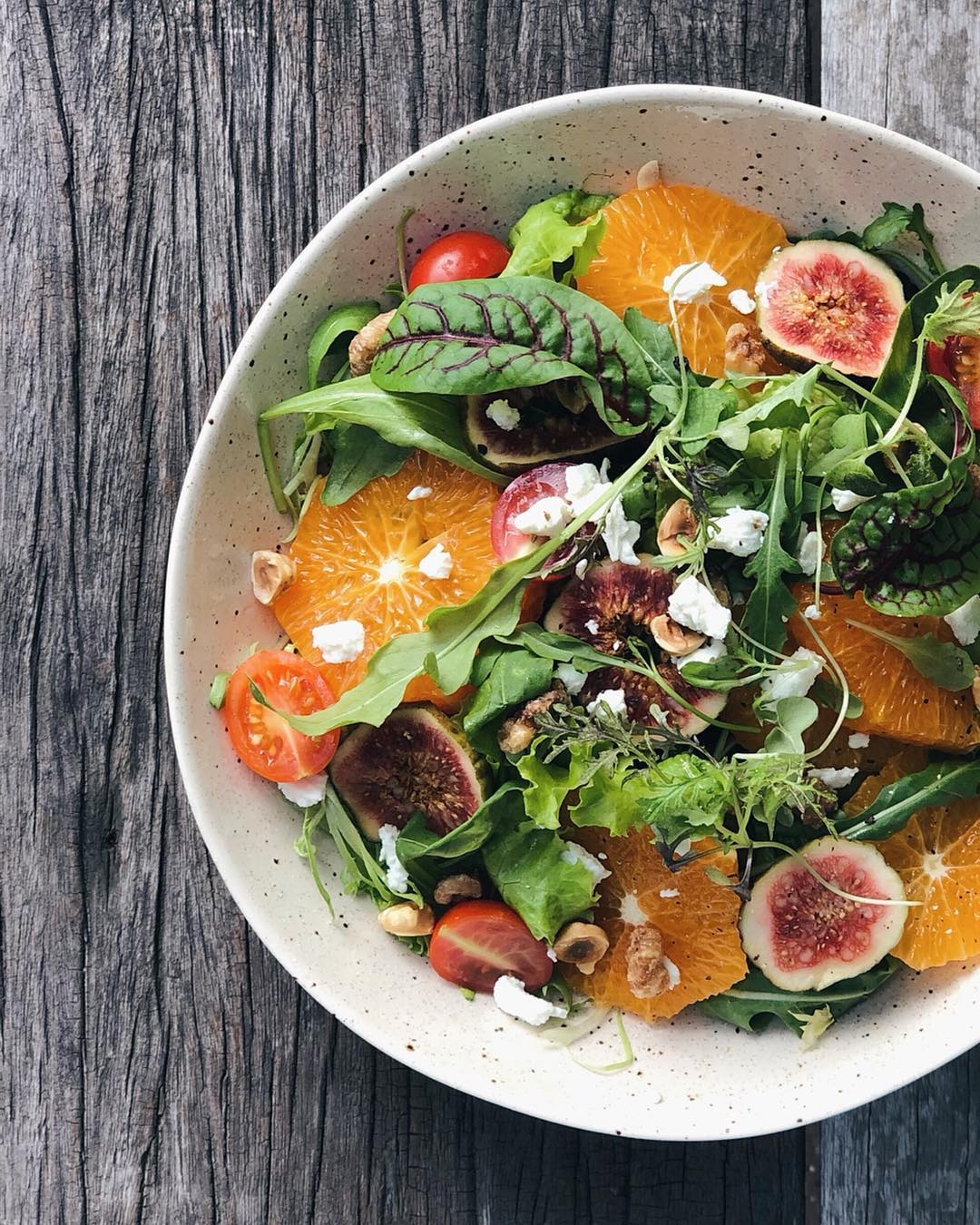 店裡沙拉給得誠意滿滿，重點是新鮮吃得到！