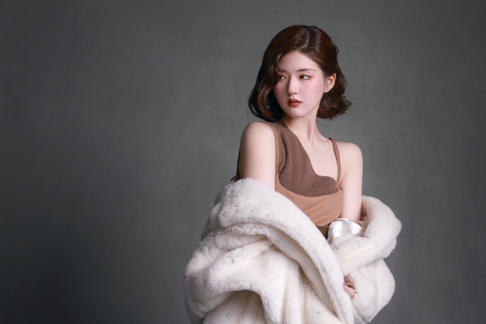 趙露思近日嘗試復古女郎LOOK受到許多好評。