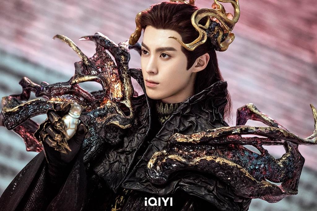 王鶴棣憑著「東方青蒼」一角紅遍兩岸三地。