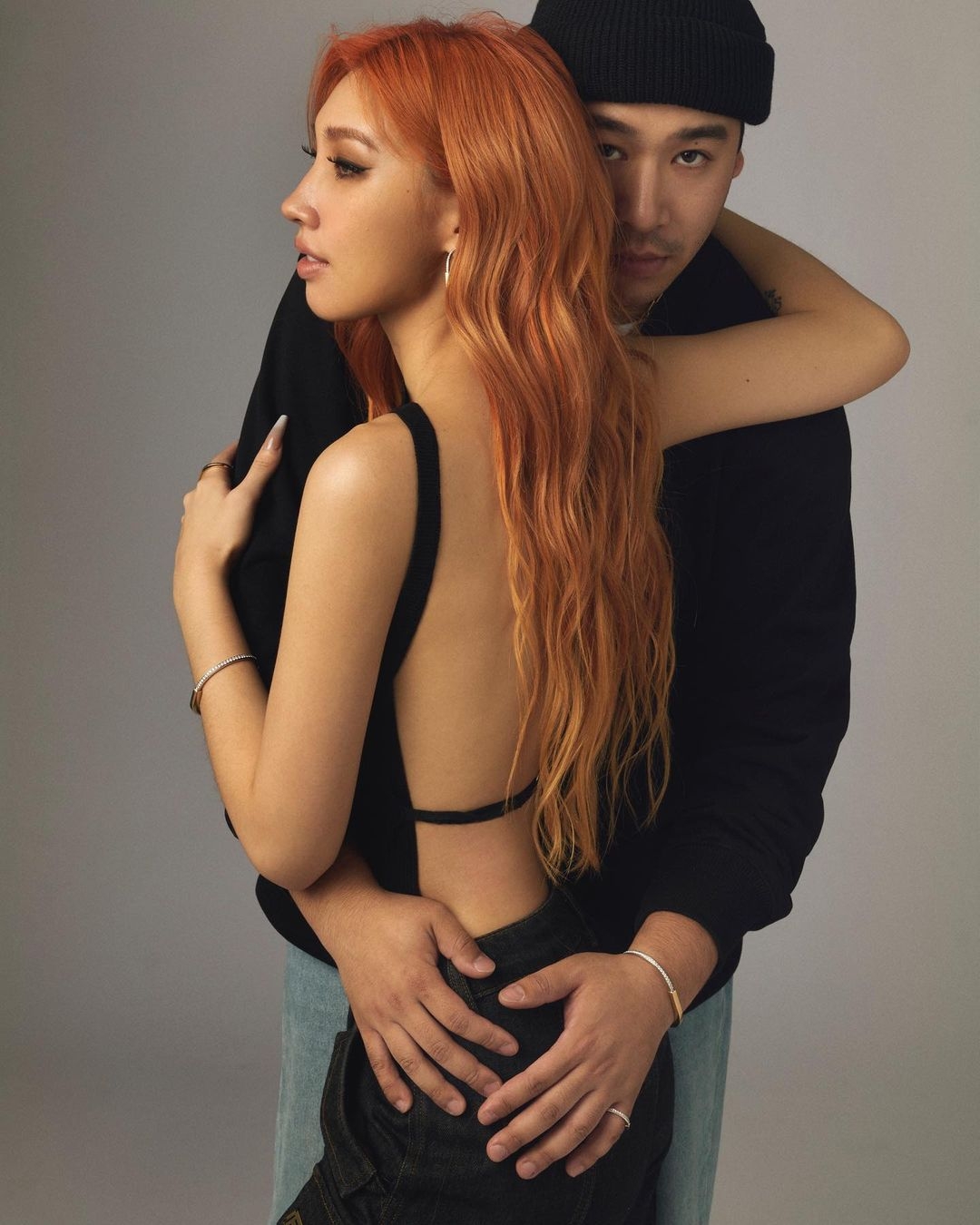 Karencici美背吸睛。