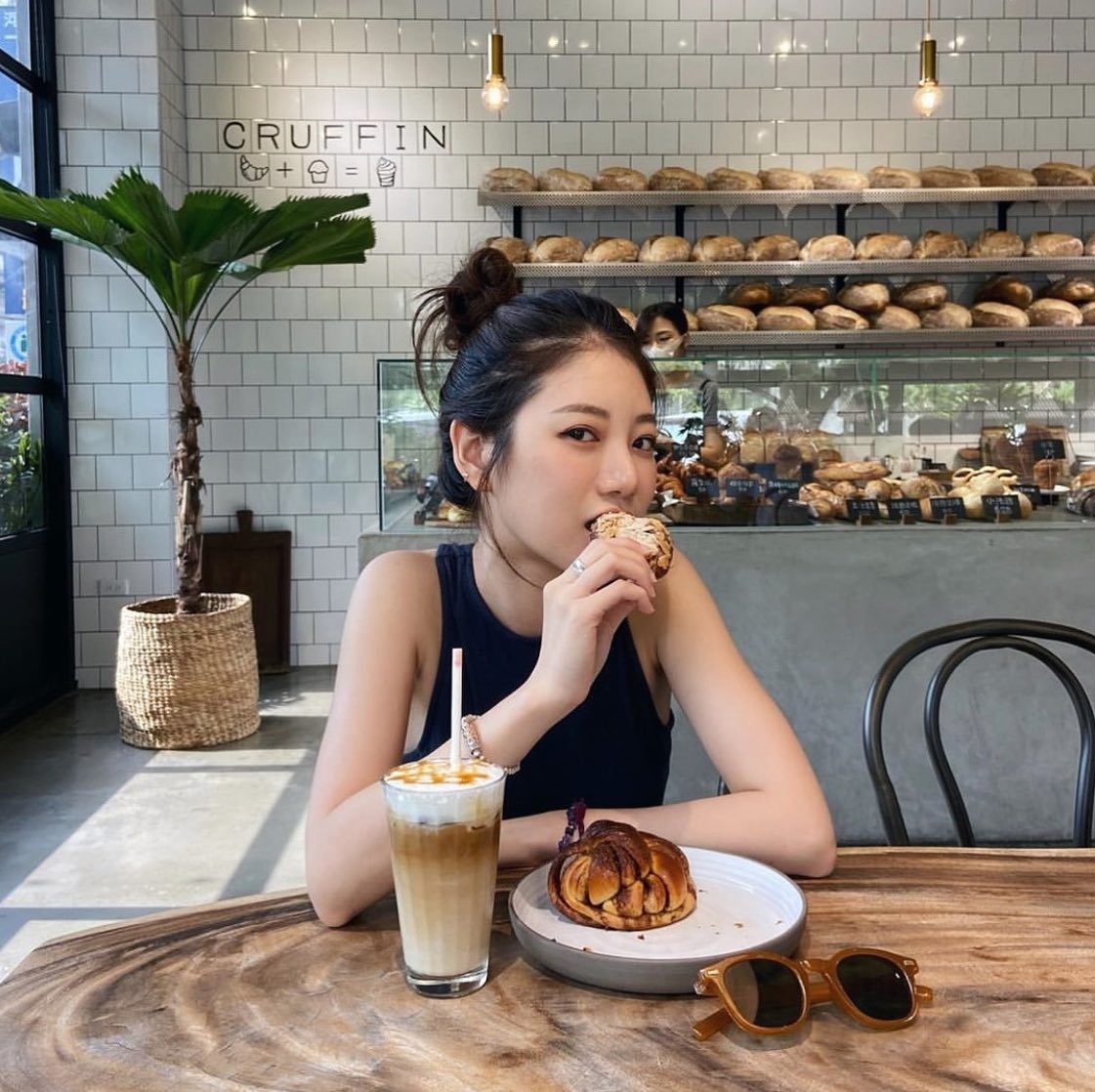 來到「多爾法式烘焙」的顧客們大多都打扮得亮眼時尚搶打卡。