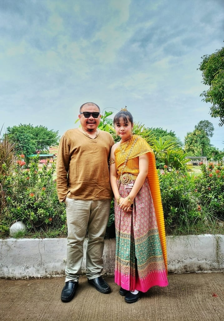 爸爸盡力讓女兒不會感受到缺少母愛