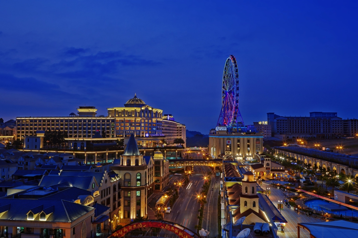 暑假期間許多親子都會選擇到義大世界和義大天悅飯店遊樂休憩。