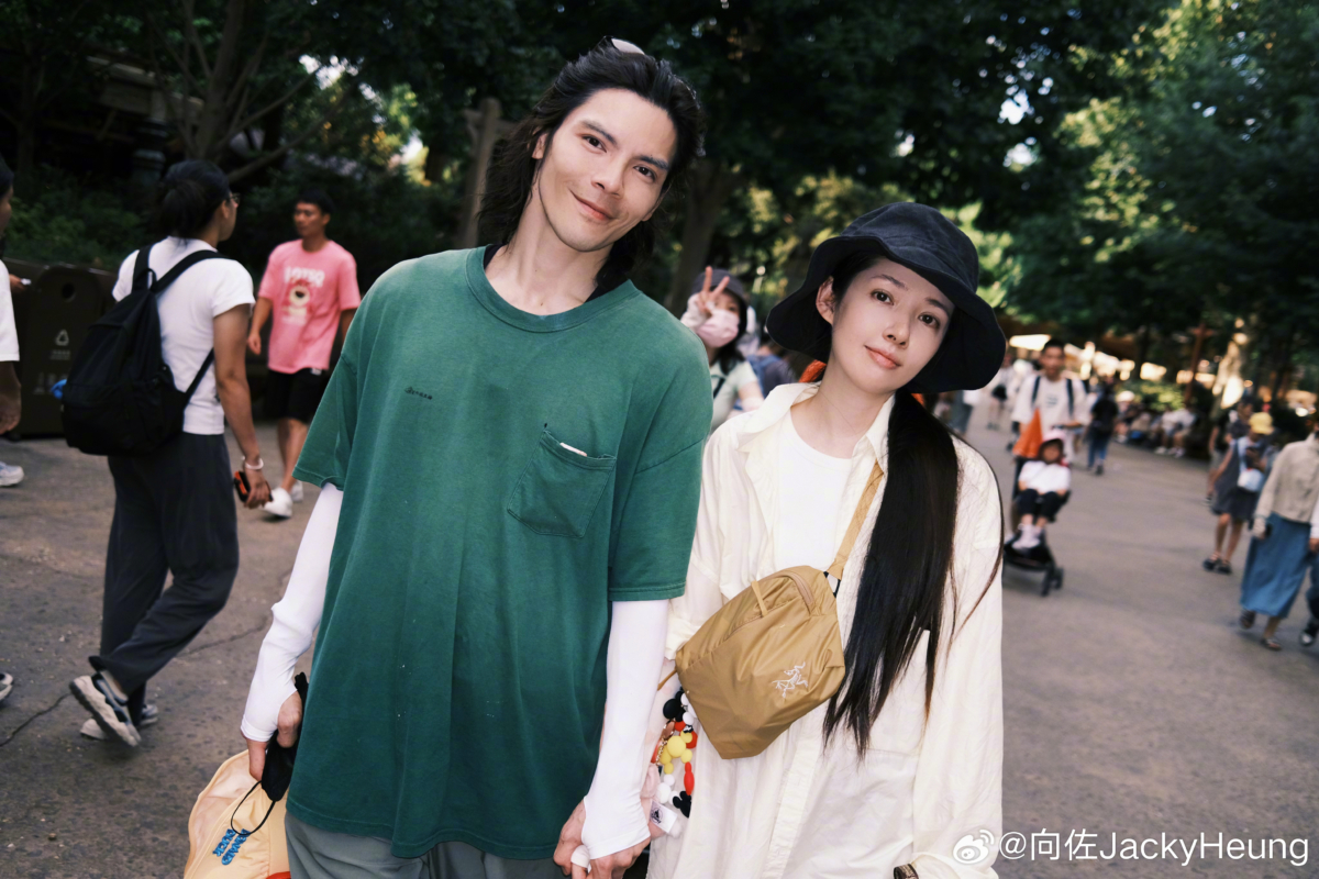 郭碧婷頭戴漁夫帽相當低調。