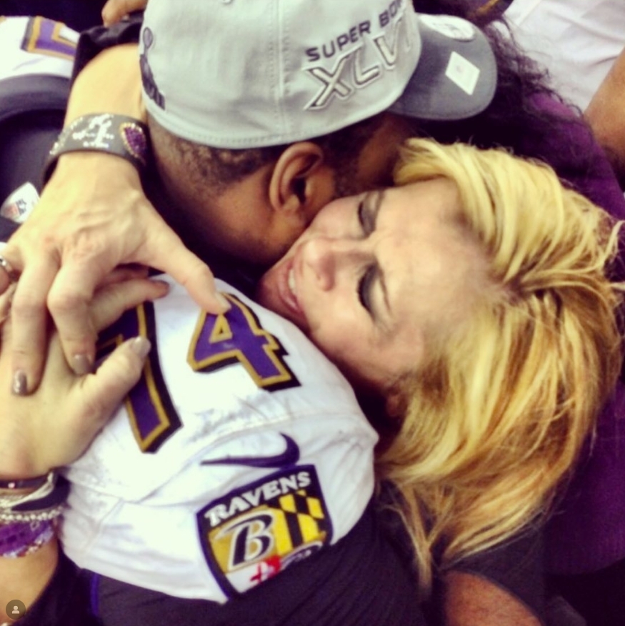 養母至今都會在IG分享收養Michael Oher的激勵人心故事