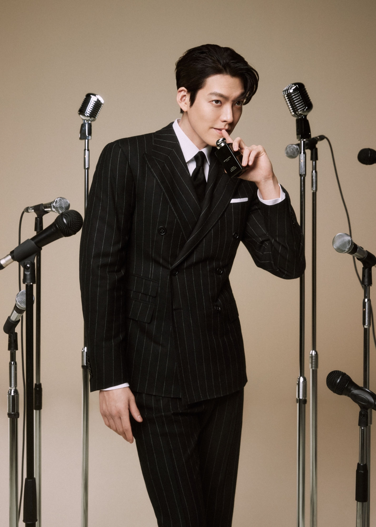 Jo Malone London亞太區品牌大使金宇彬在重要時刻穿上溫暖沉穩的Jo Malone London頂級芳醇香水系列 - 絲柏與葡萄藤芳醇香水，開啟迷人又幹練的氣場。