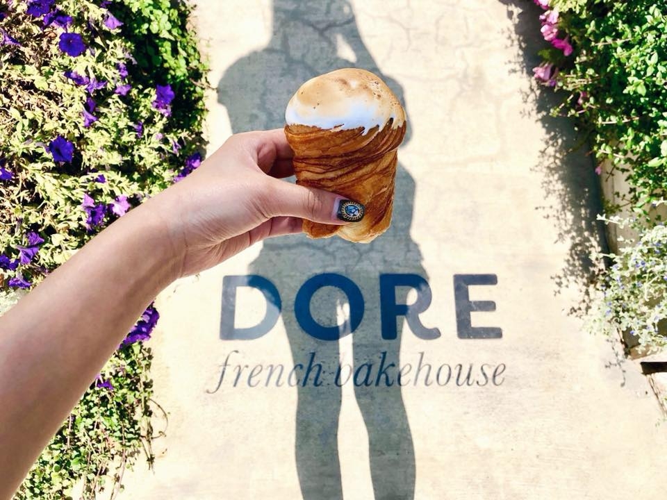 台中國家歌劇院附近的「多爾法式烘焙」被封為「台中最美麵包店」。