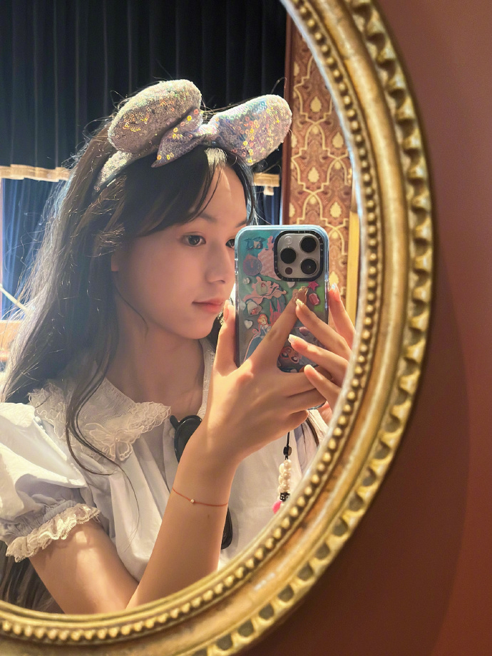 「小羋月」劉楚恬最近到迪士尼樂園遊玩，時常分享旅遊美照。