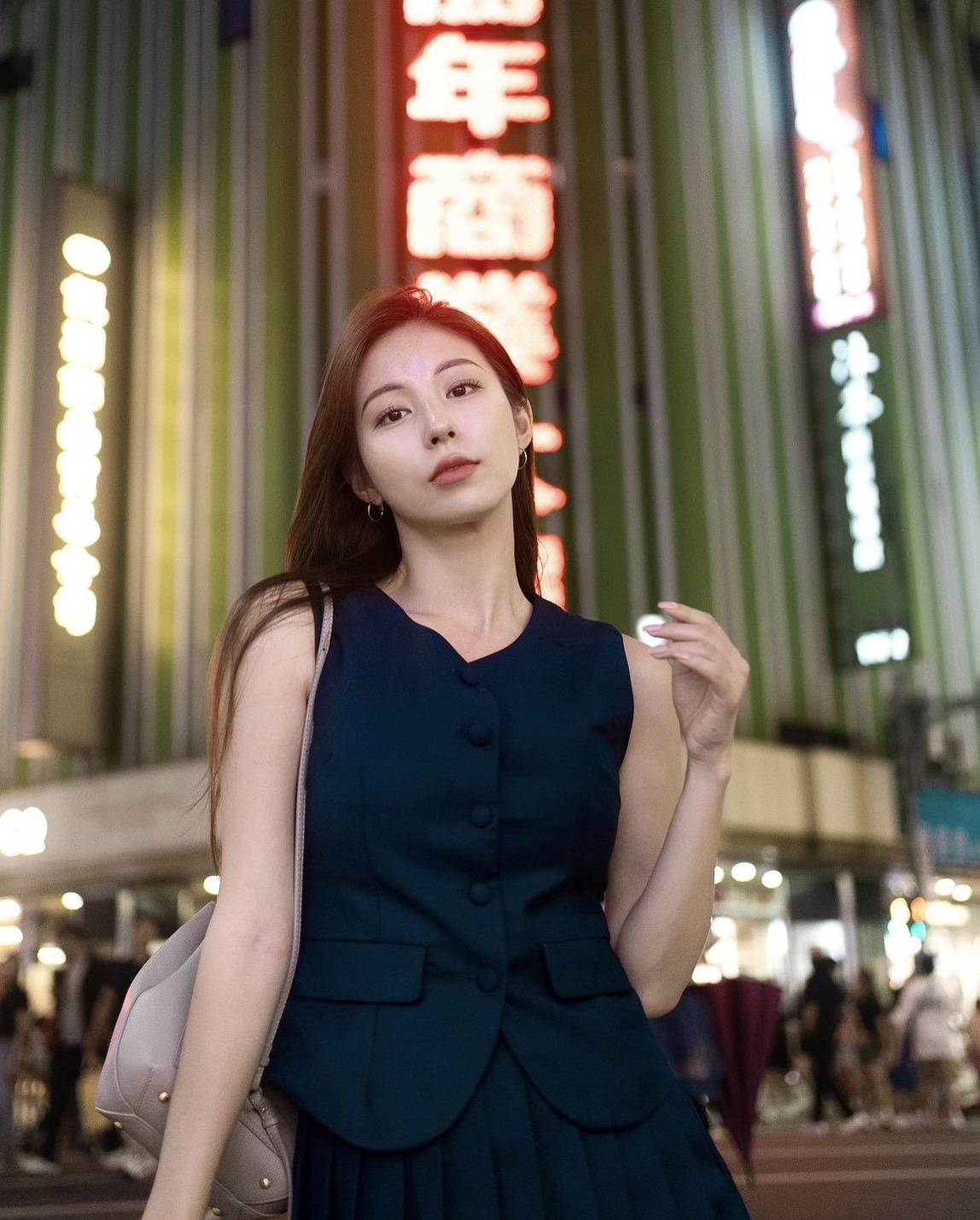 金寶拉於西門町萬年商業大樓取景