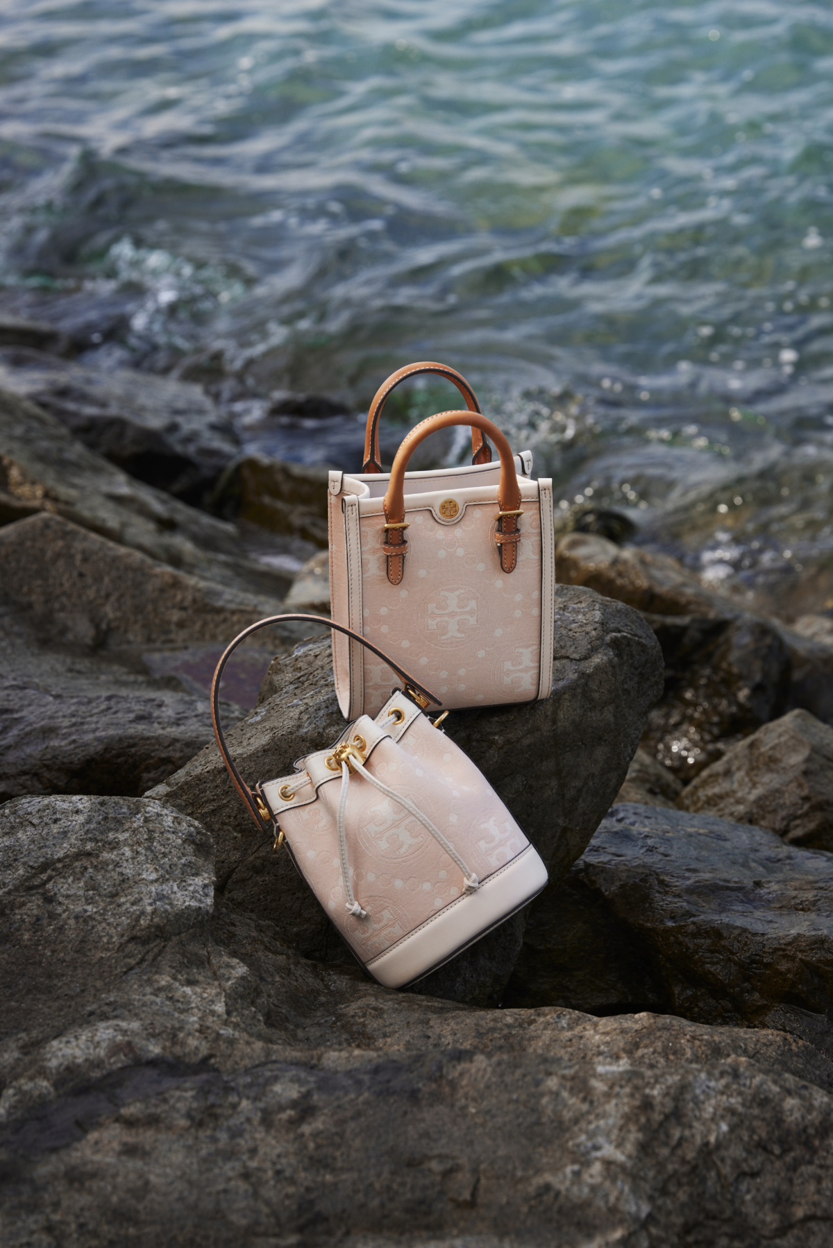 Tory Burch Lee Radziwill 迷你雙層肩背包，價格店洽。