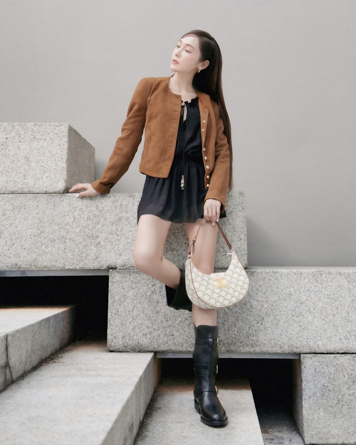 鄭秀妍Jessica演繹全新CELINE七夕情人限定包款AVA TRIOMPHE手袋。